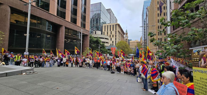 བོད་མིའི་གསུམ་བཅུའི་དུས་དྲན་ཐེངས་༦༦པ་ཨོ་གླིང་སི་ཌི་ནེ་གྲོང་ཁྱེར་དུ་སྲུང་བརྩི།