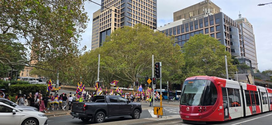 བོད་མིའི་གསུམ་བཅུའི་དུས་དྲན་ཐེངས་༦༦པ་ཨོ་གླིང་སི་ཌི་ནེ་གྲོང་ཁྱེར་དུ་སྲུང་བརྩི།